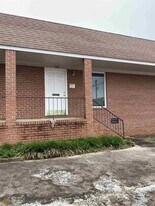 13 Carolina St in Hartwell, GA - Building Photo