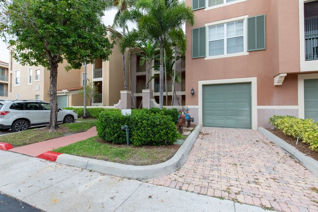 11760 St Andrews Place-Unit -301 in Wellington, FL - Building Photo - Building Photo