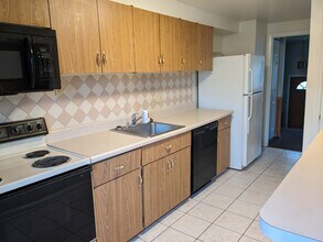 983 Regina Dr in Halethorpe, MD - Building Photo - Building Photo