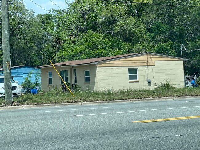 7803 Lueders Ave in Jacksonville, FL - Foto de edificio - Building Photo