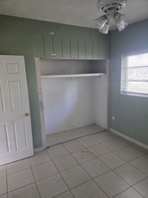 22259 Belinda Ave in Port Charlotte, FL - Foto de edificio - Building Photo