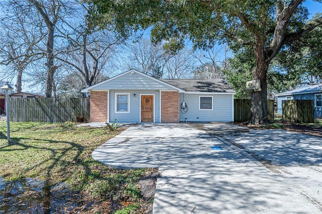 6318 Tacquard Dr in Hitchcock, TX - Building Photo - Building Photo