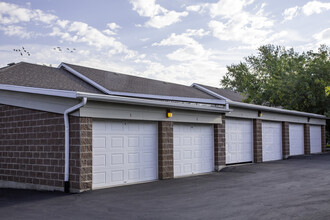 Riley Court in Bountiful, UT - Foto de edificio - Building Photo