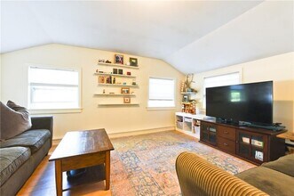 27 River Ave in South Kingstown, RI - Building Photo - Building Photo