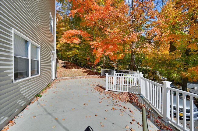 3764 Wood St in Jefferson Valley, NY - Building Photo - Building Photo