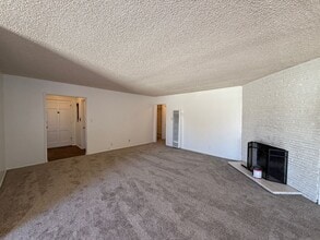 416 E Mariposa Way in Santa Maria, CA - Building Photo - Building Photo
