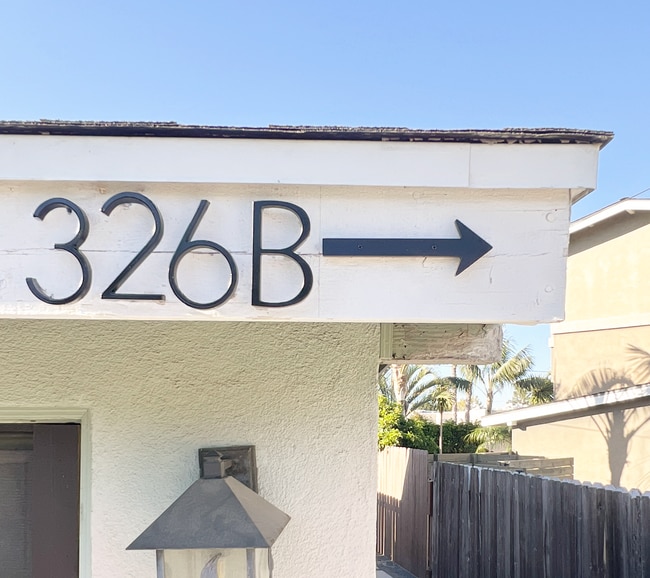 326 Hamilton St in Costa Mesa, CA - Foto de edificio - Building Photo