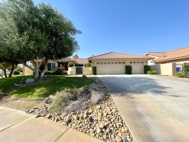 property at 76920 Sheffield Ct