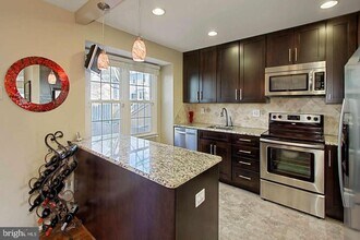 5 S Floyd St in Alexandria, VA - Building Photo - Building Photo