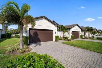 14720 Kingfisher Lp in Naples, FL - Foto de edificio - Building Photo