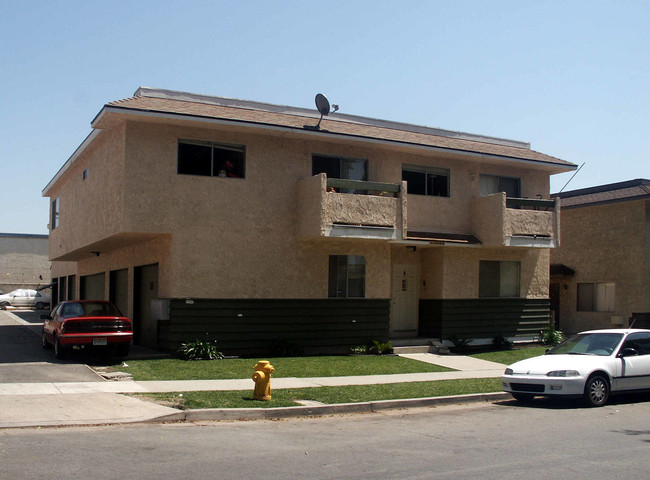 The Keelson Apartments in Huntington Beach, CA - Building Photo - Building Photo