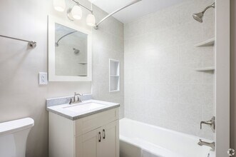 Royal Arms Apartments in Madison, WI - Building Photo - Building Photo