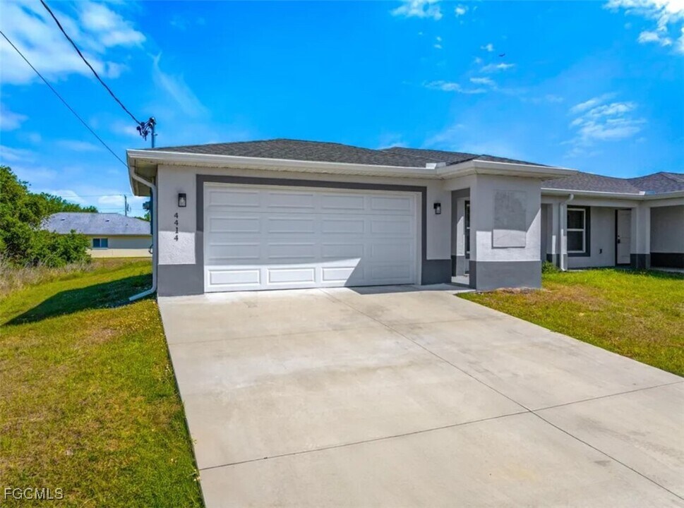 4414 28th St SW in Lehigh Acres, FL - Foto de edificio