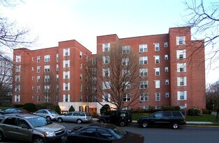 Edgewater Condominium in Stamford, CT - Building Photo