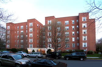 Edgewater Condominium in Stamford, CT - Foto de edificio - Building Photo