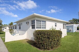 2135 Bay Dr in Miami Beach, FL - Building Photo