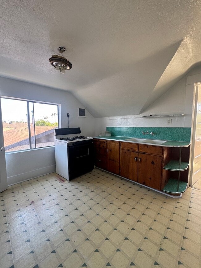 property at 3425 3rd Ave