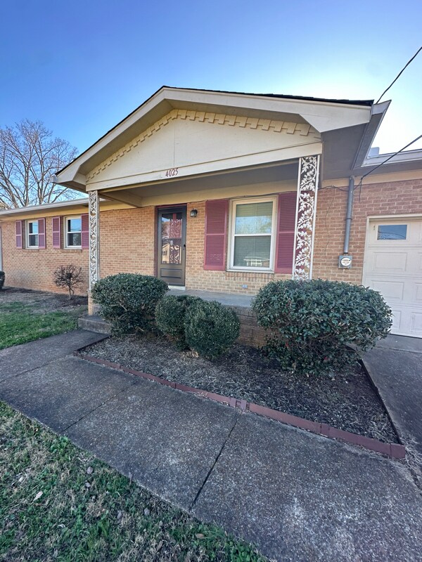 property at 4025 Knollbrook Dr NW