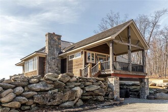 121 Quaker Hill Rd in Pawling, NY - Building Photo - Building Photo