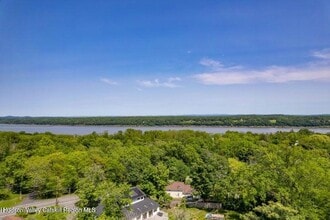 3956 US-9W in Saugerties, NY - Building Photo - Building Photo