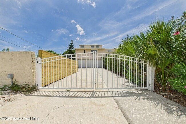 3571 S Atlantic Ave in Cocoa Beach, FL - Building Photo - Building Photo