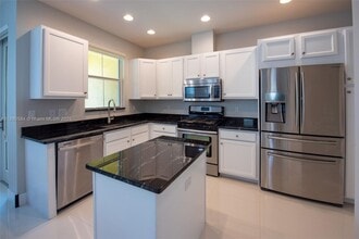 12410 NW 33rd St in Sunrise, FL - Building Photo - Building Photo