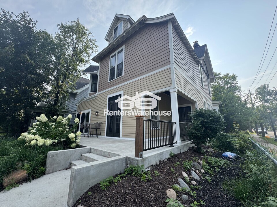 2200 Fremont Ave S in Minneapolis, MN - Building Photo
