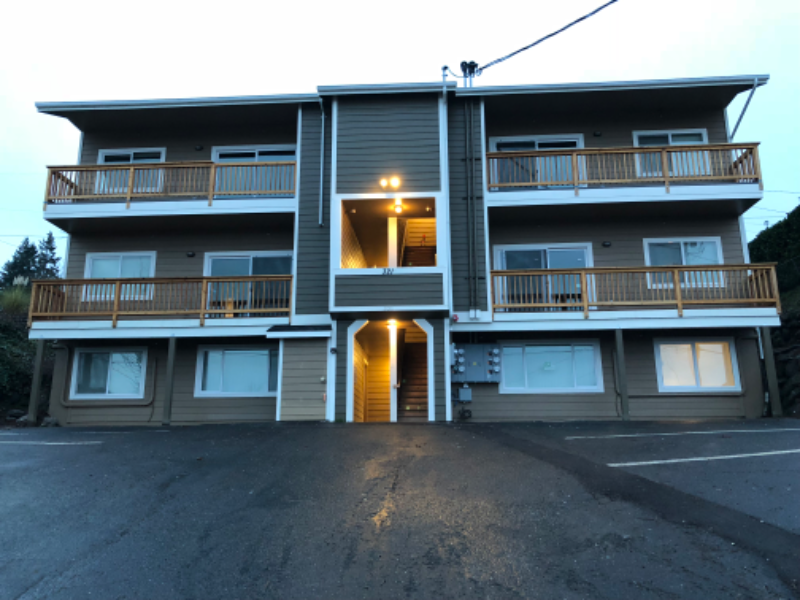 321 N Wycoff Ave in Bremerton, WA - Building Photo