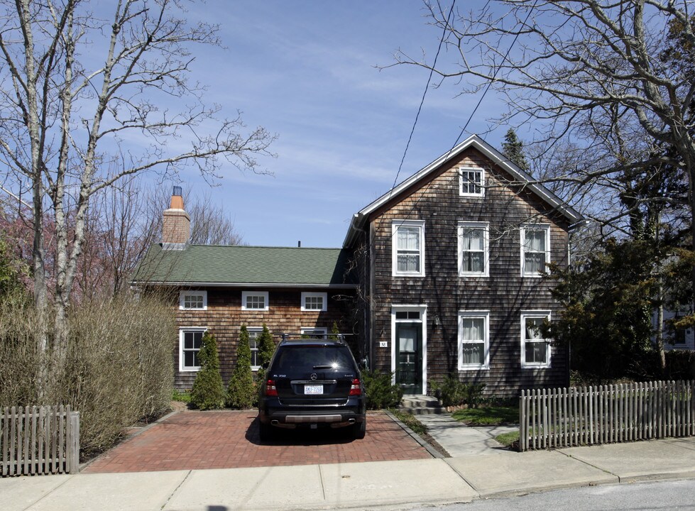 58 Howard St in Sag Harbor, NY - Foto de edificio