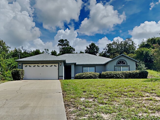 586 N Gloria Dr in Deltona, FL - Building Photo - Building Photo