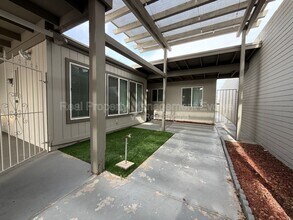 606 E Royal Palm Square N in Phoenix, AZ - Building Photo - Building Photo