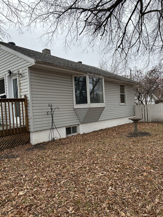 11864-11858 58 St NW in Edmonton, AB - Building Photo