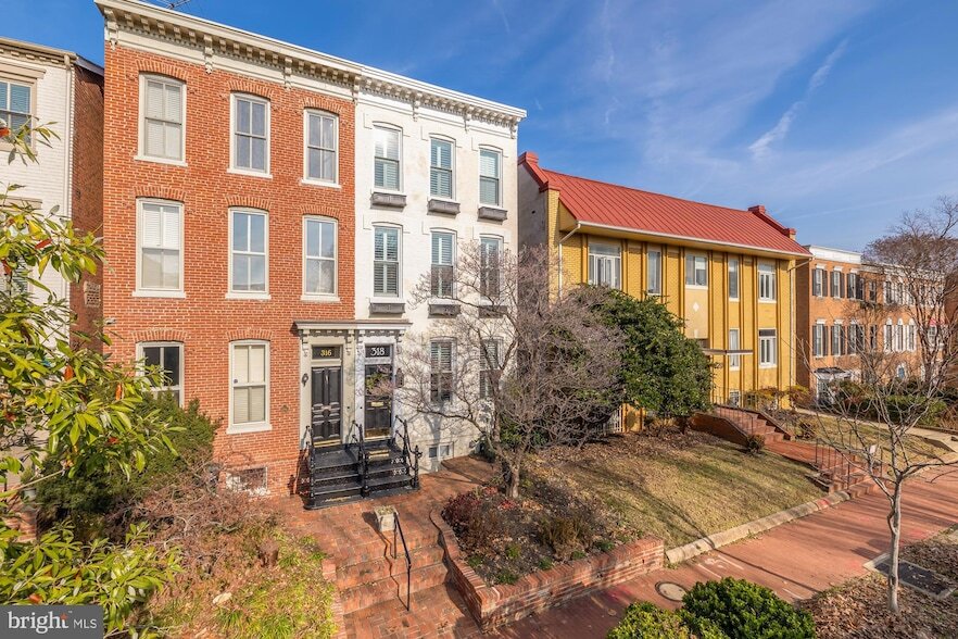 318 Constitution Ave NE, Unit Summerfield-918-3 Renovated in Washington, DC - Building Photo