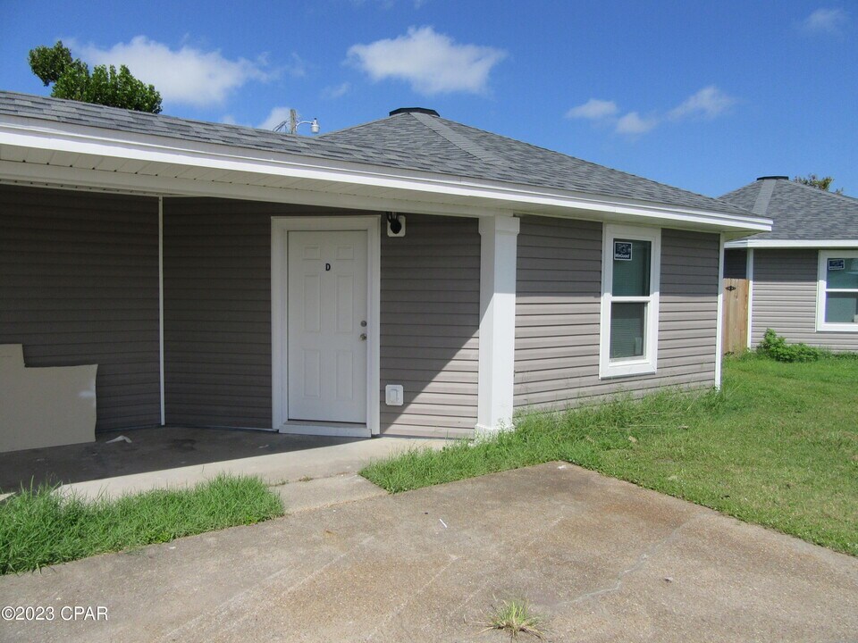 1300 Grace Ave in Panama City, FL - Building Photo