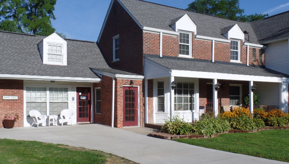 Baptist Manor-A Faith Based Retirement in Farmington Hills, MI - Building Photo