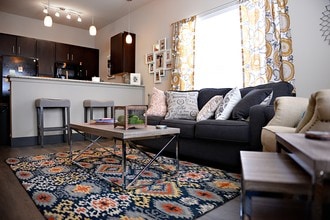 H Squared Apartments in Denton, TX - Foto de edificio - Interior Photo