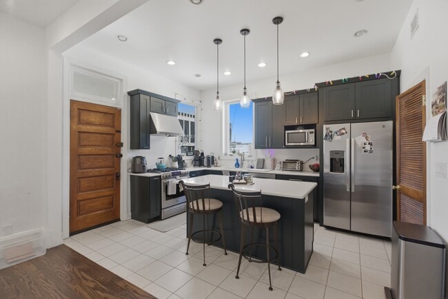 850 W Oakdale Ave, Unit 3 in Chicago, IL - Foto de edificio - Building Photo