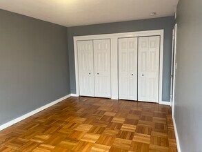 20 Outlook Ave in West Hartford, CT - Foto de edificio - Building Photo