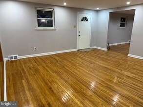 9304 Lansford St in Philadelphia, PA - Foto de edificio - Building Photo