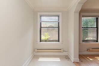 430 W Roscoe St, Unit 401 in Chicago, IL - Building Photo - Building Photo