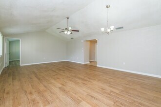 1191 Mineola Cir in Palm Harbor, FL - Building Photo - Building Photo