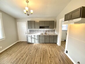 906 Vine St in Hamilton, OH - Building Photo - Building Photo