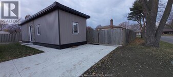 9694 Avery Ln in Windsor, ON - Building Photo