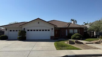 521 Sherwood Ct in Hanford, CA - Building Photo