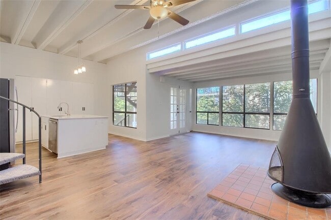 property at 5914 Lago Vista Way