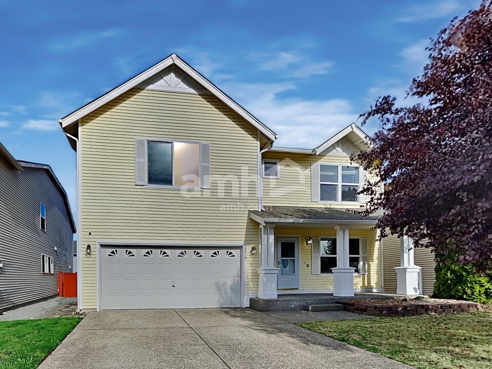 18510 94th Ave E in Puyallup, WA - Building Photo