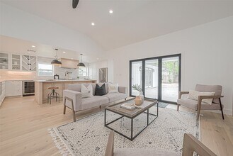 6254 Locke Ln in Houston, TX - Building Photo - Building Photo