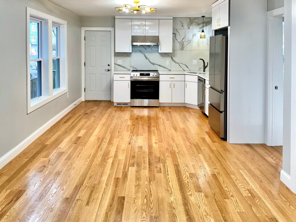 7 Ward St, Unit 1 in Somerville, MA - Building Photo