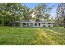 3200 Chase Dr in Minnetonka, MN - Building Photo