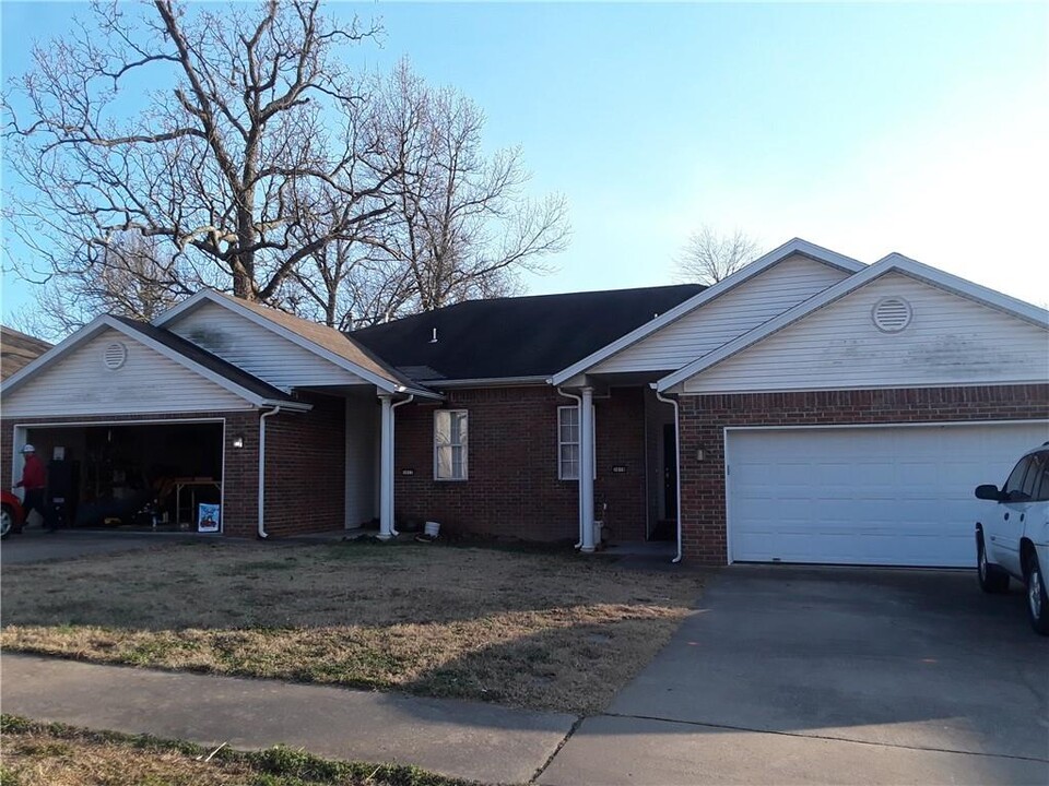 3019 W Marigold Dr in Fayetteville, AR - Building Photo